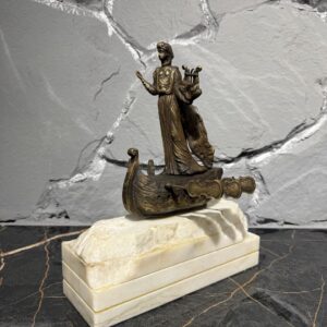 Бронзова скулптура от Ставри Калинов с митологична фигура и класическа пластика, Арт Клуб Дипломат